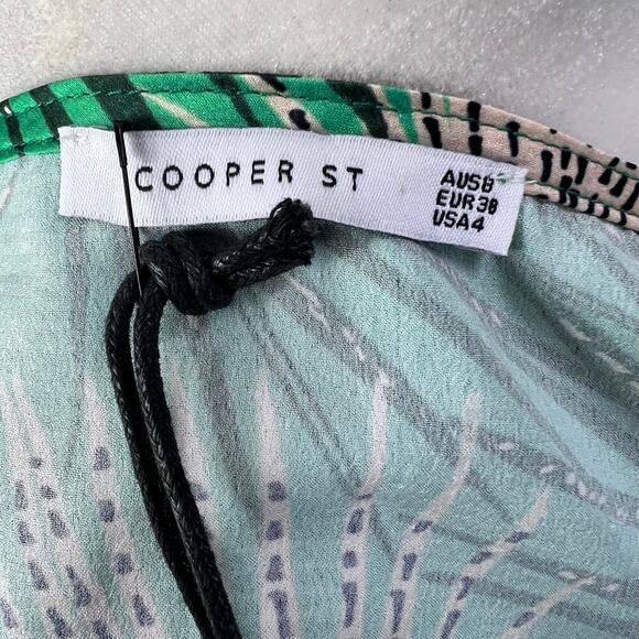 Cooper ST Kahlo Puff Sleeve Green Tropical Wrap Top Size 4 NEW - Picture 6 of 6